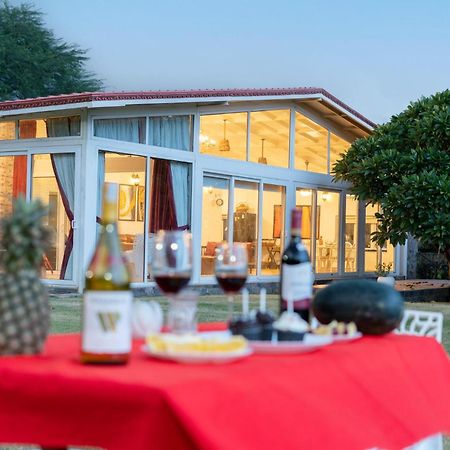 Stayvista At Idyllic Farmhouse - A Glasshouse With Outdoor Pool Gurgaon Zewnętrze zdjęcie