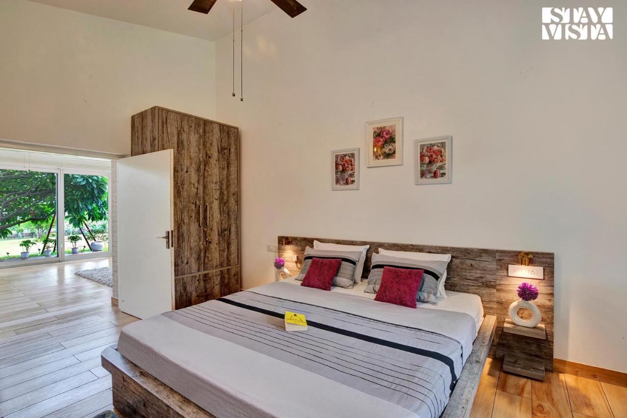 Stayvista At Idyllic Farmhouse - A Glasshouse With Outdoor Pool Gurgaon Zewnętrze zdjęcie