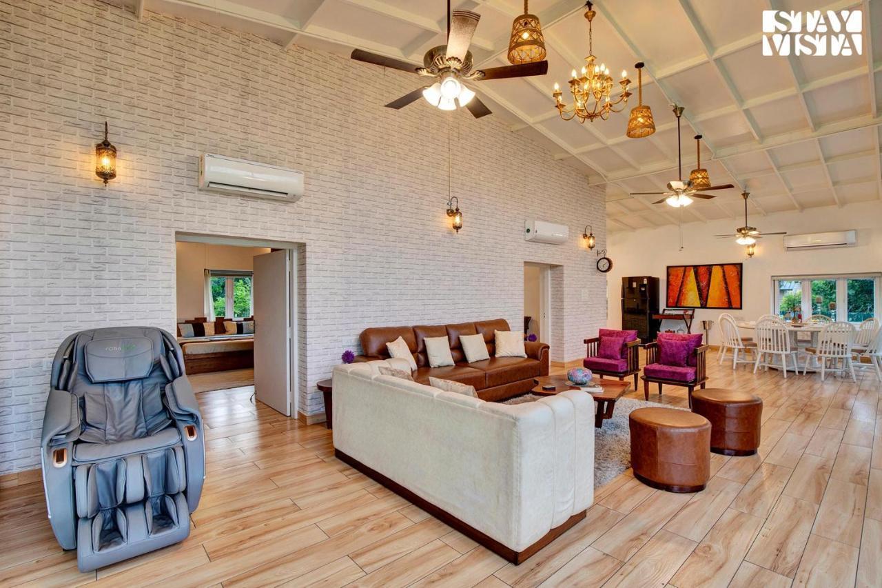 Stayvista At Idyllic Farmhouse - A Glasshouse With Outdoor Pool Gurgaon Zewnętrze zdjęcie