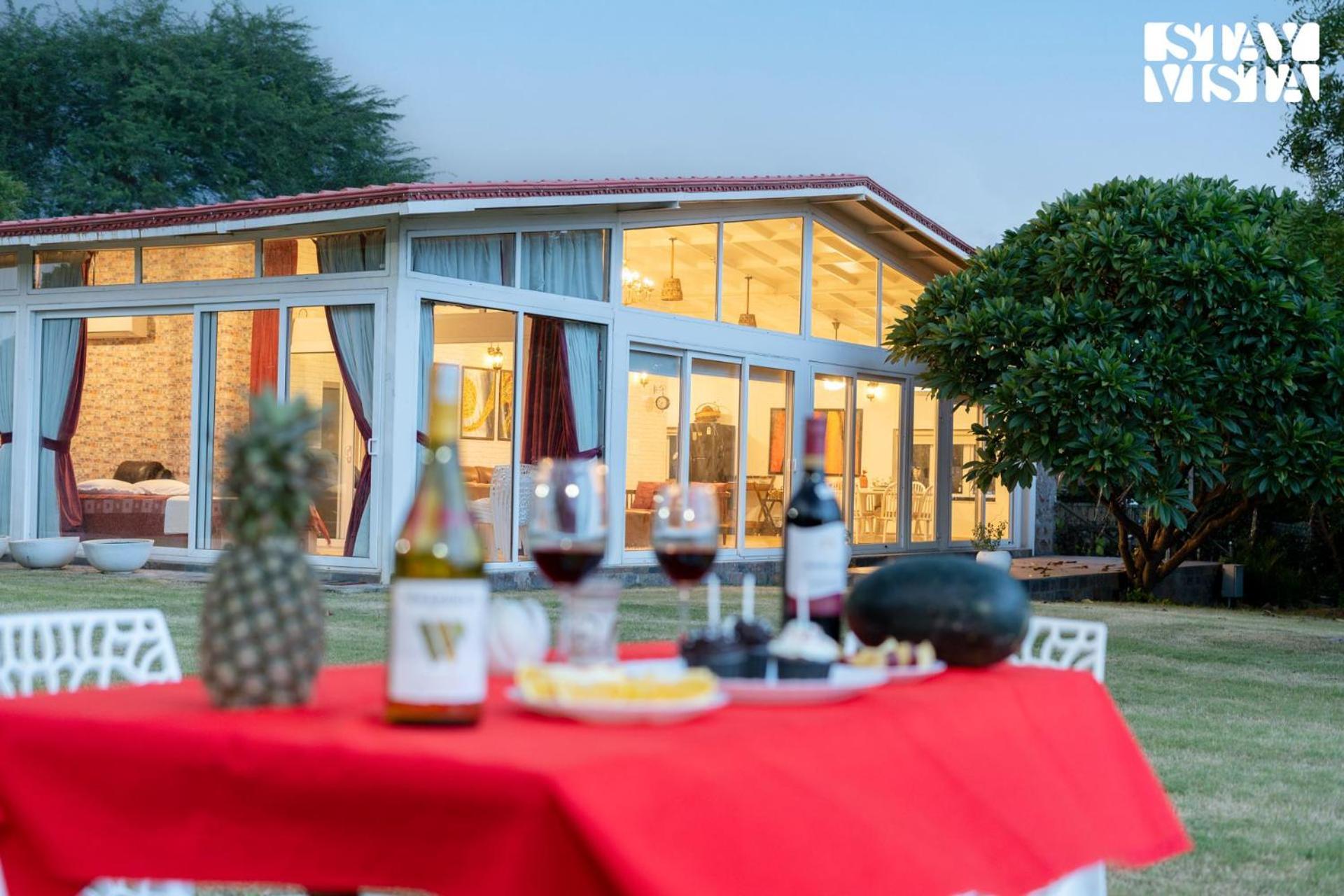 Stayvista At Idyllic Farmhouse - A Glasshouse With Outdoor Pool Gurgaon Zewnętrze zdjęcie