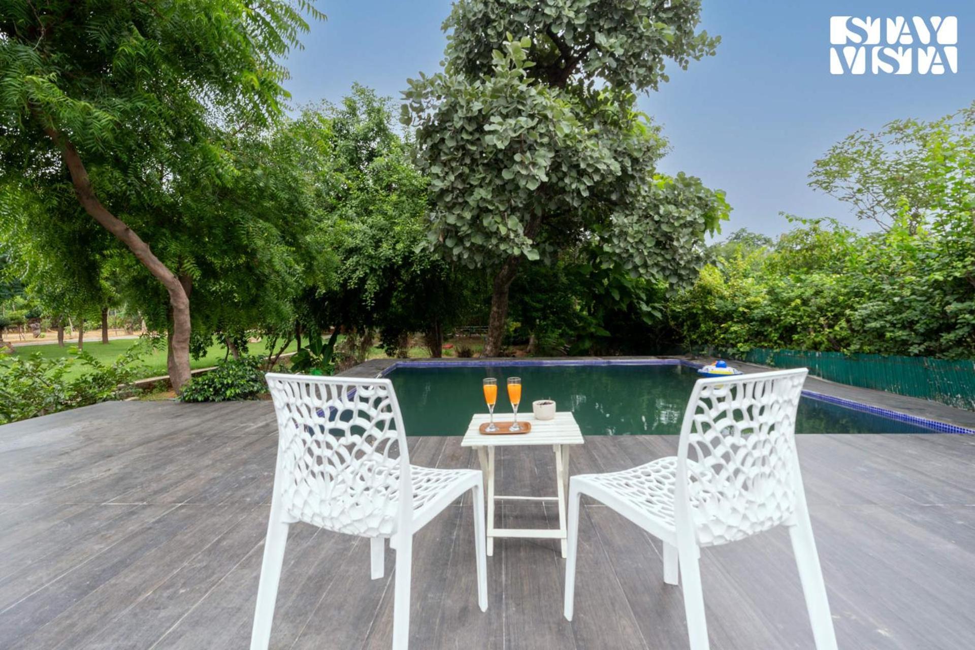 Stayvista At Idyllic Farmhouse - A Glasshouse With Outdoor Pool Gurgaon Zewnętrze zdjęcie